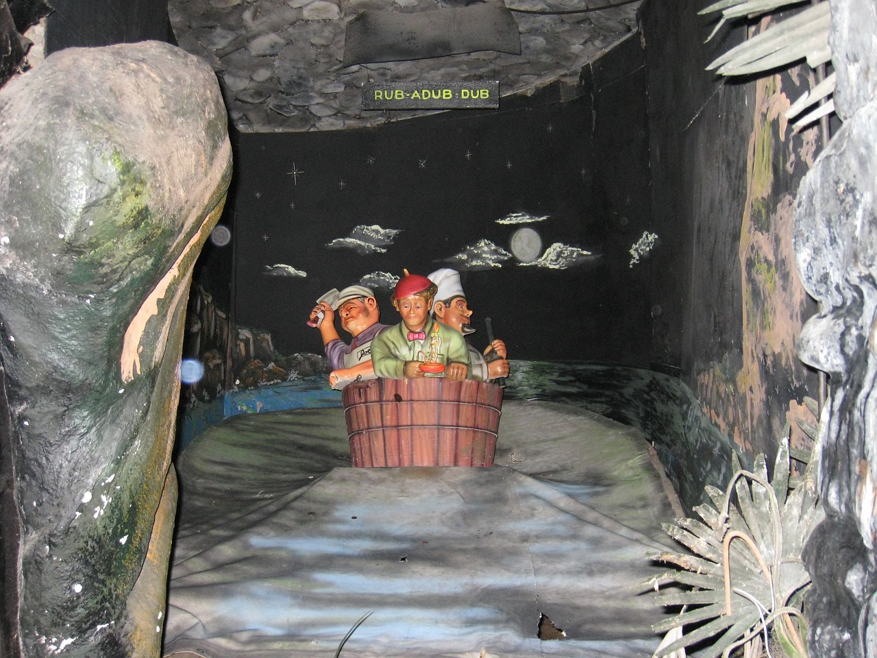 Vacation 2007-12 - Rock City 0376.jpg - Rock City outside of Chattanooga Tennessee has been a tourist attraction since 1932. I remembered seeing barn roofs painted with "See Rock City" and wanted to pay a visit to its home on Lookout Mountain. Christmas Vacation 2007-08.